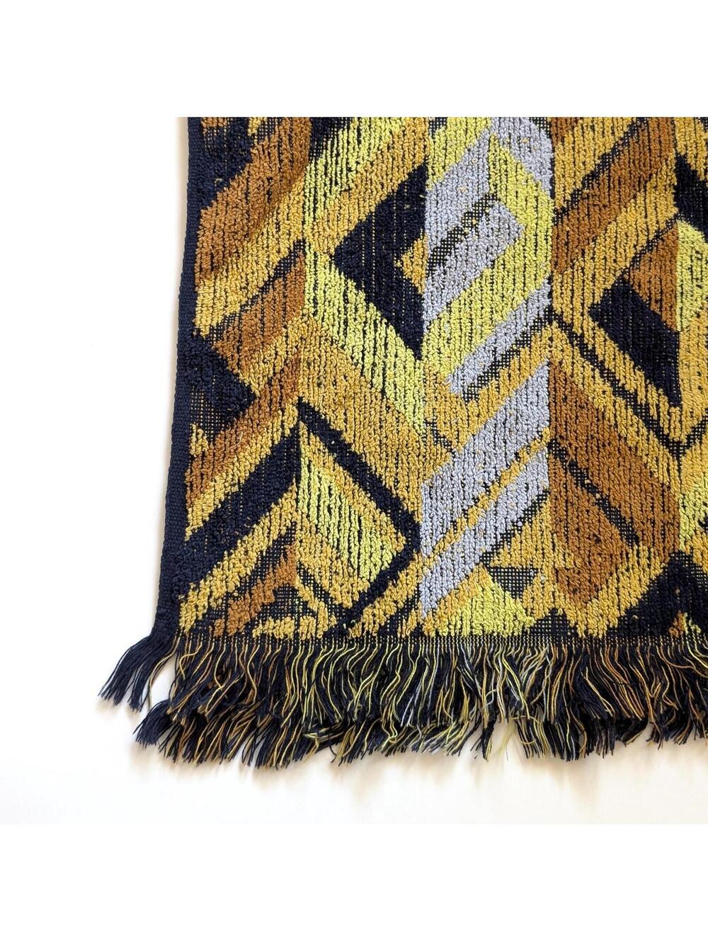 Vintage Cannon Royal Family Hand Towel with Vivid Geometric Pattern - Picture 3 of 7